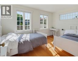 1050 Deal St, Oak Bay, BC V8S5G5 Photo 15