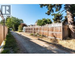 1050 Deal St, Oak Bay, BC V8S5G5 Photo 30