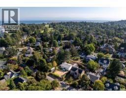 1050 Deal St, Oak Bay, BC V8S5G5 Photo 33