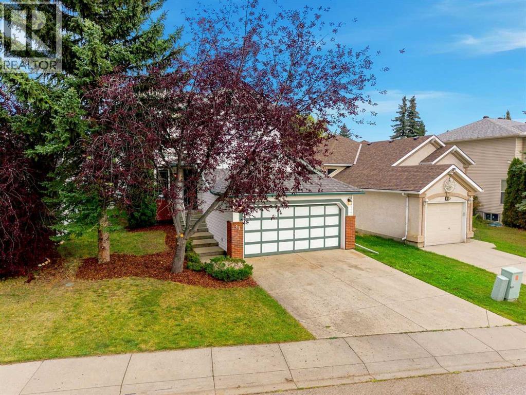 11 Somercrest Circle SW, Somerset, Calgary photo 2
