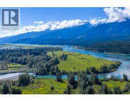 1009 Eighth Street, Revelstoke, BC V0E2S0 Photo 14