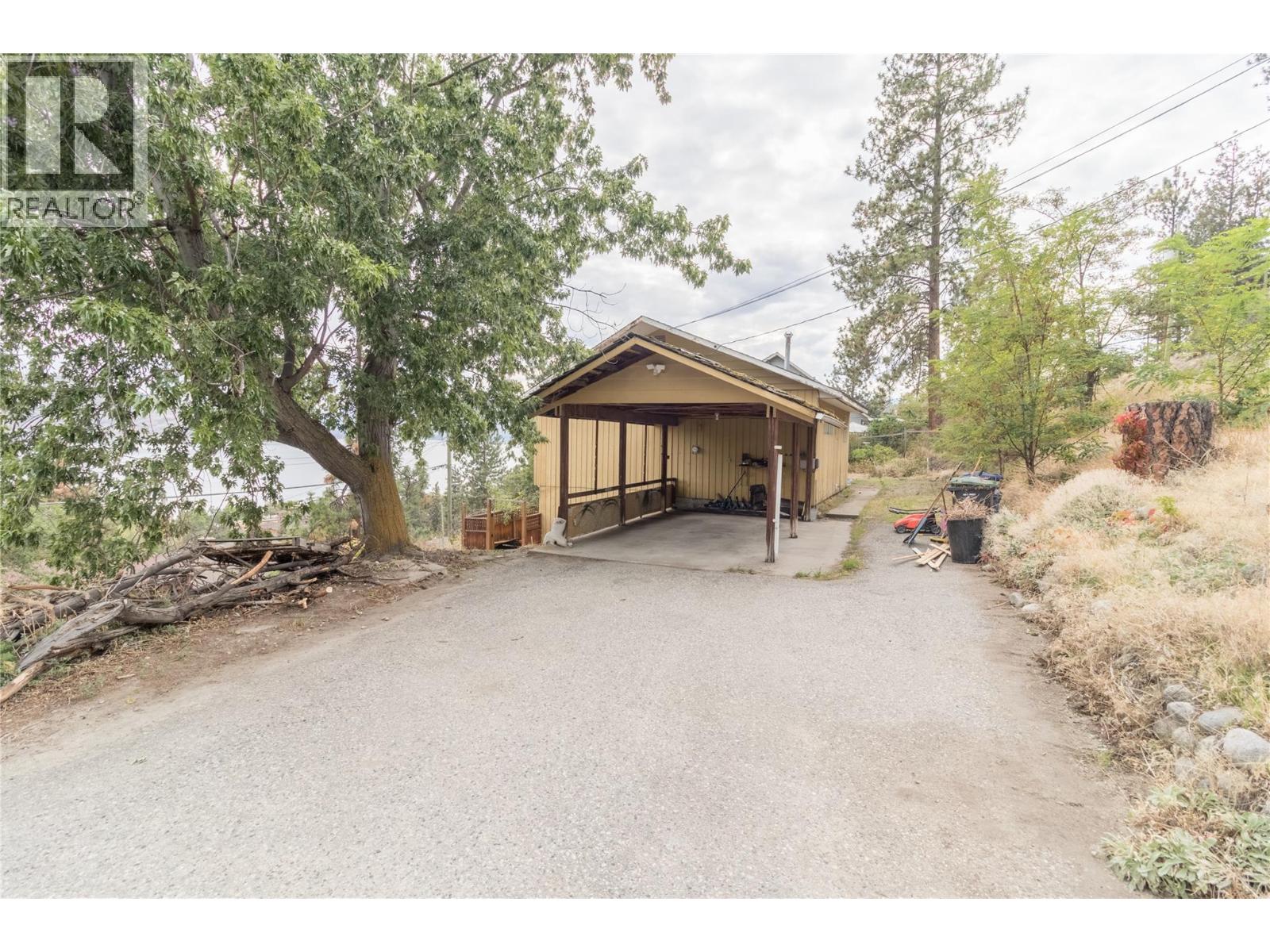 3960 Desert Pines Avenue, Peachland