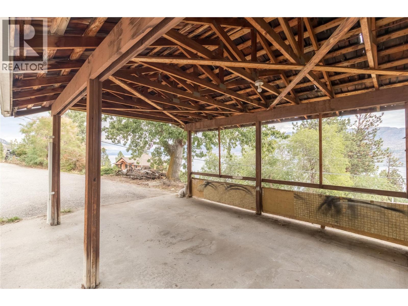  3960 Desert Pines Avenue, Peachland