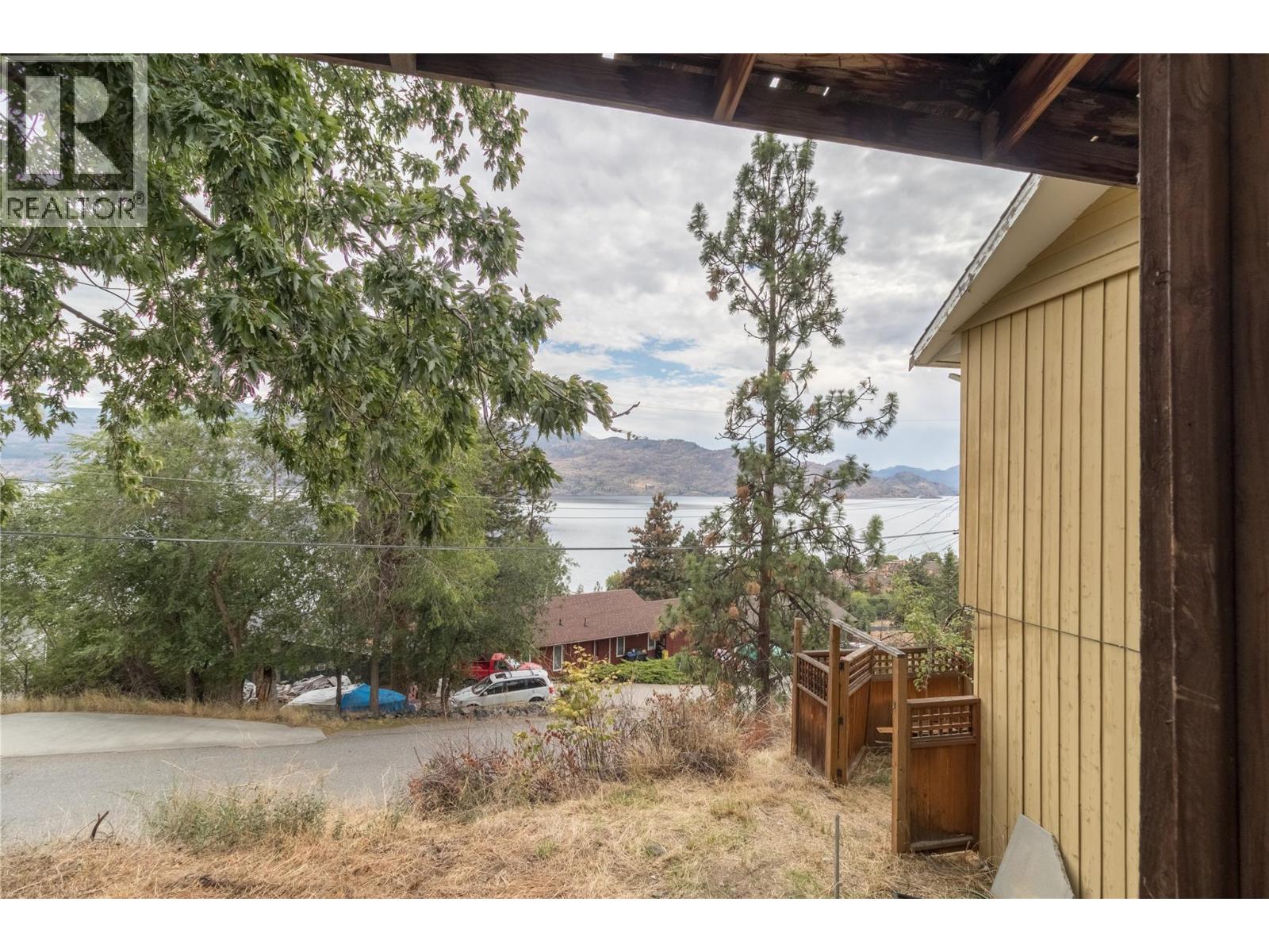  3960 Desert Pines Avenue, Peachland