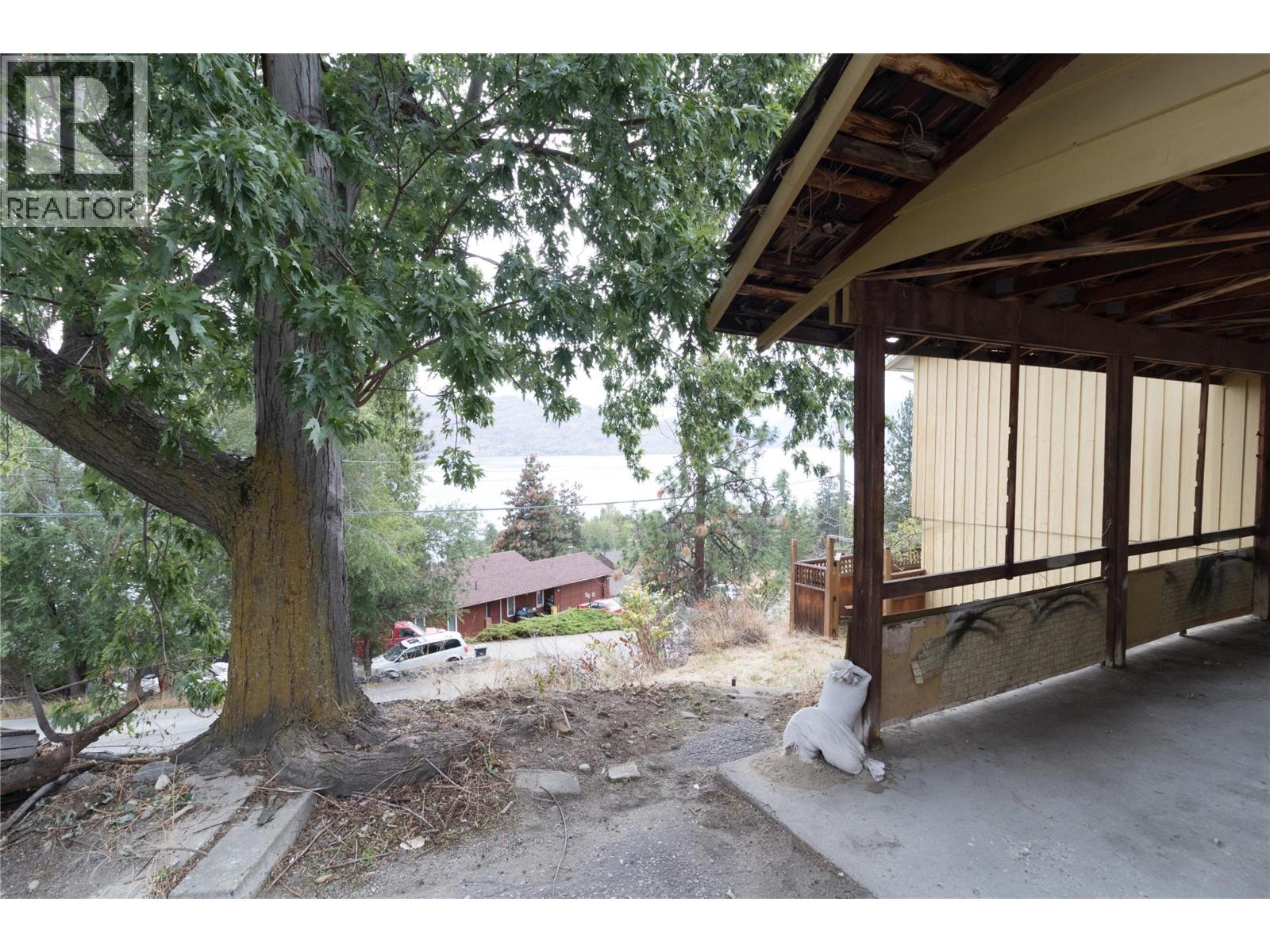  3960 Desert Pines Avenue, Peachland