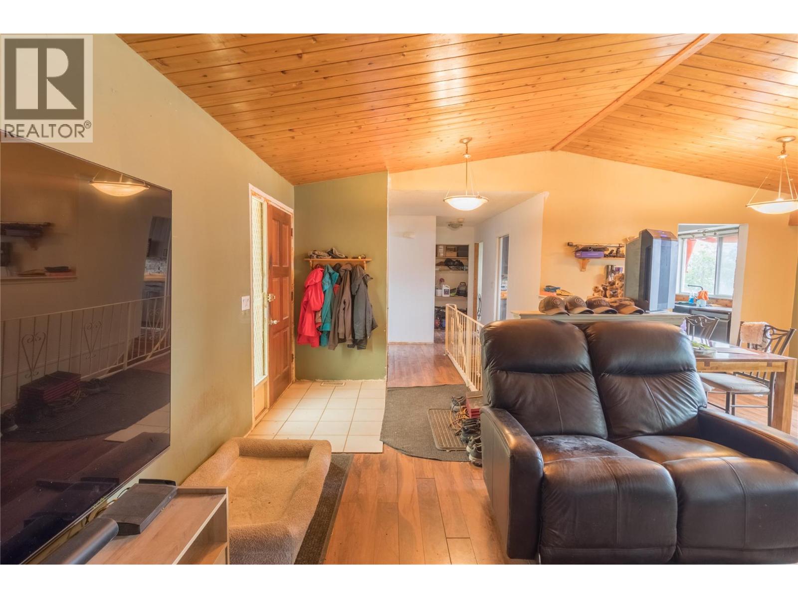 3960 Desert Pines Avenue, Peachland