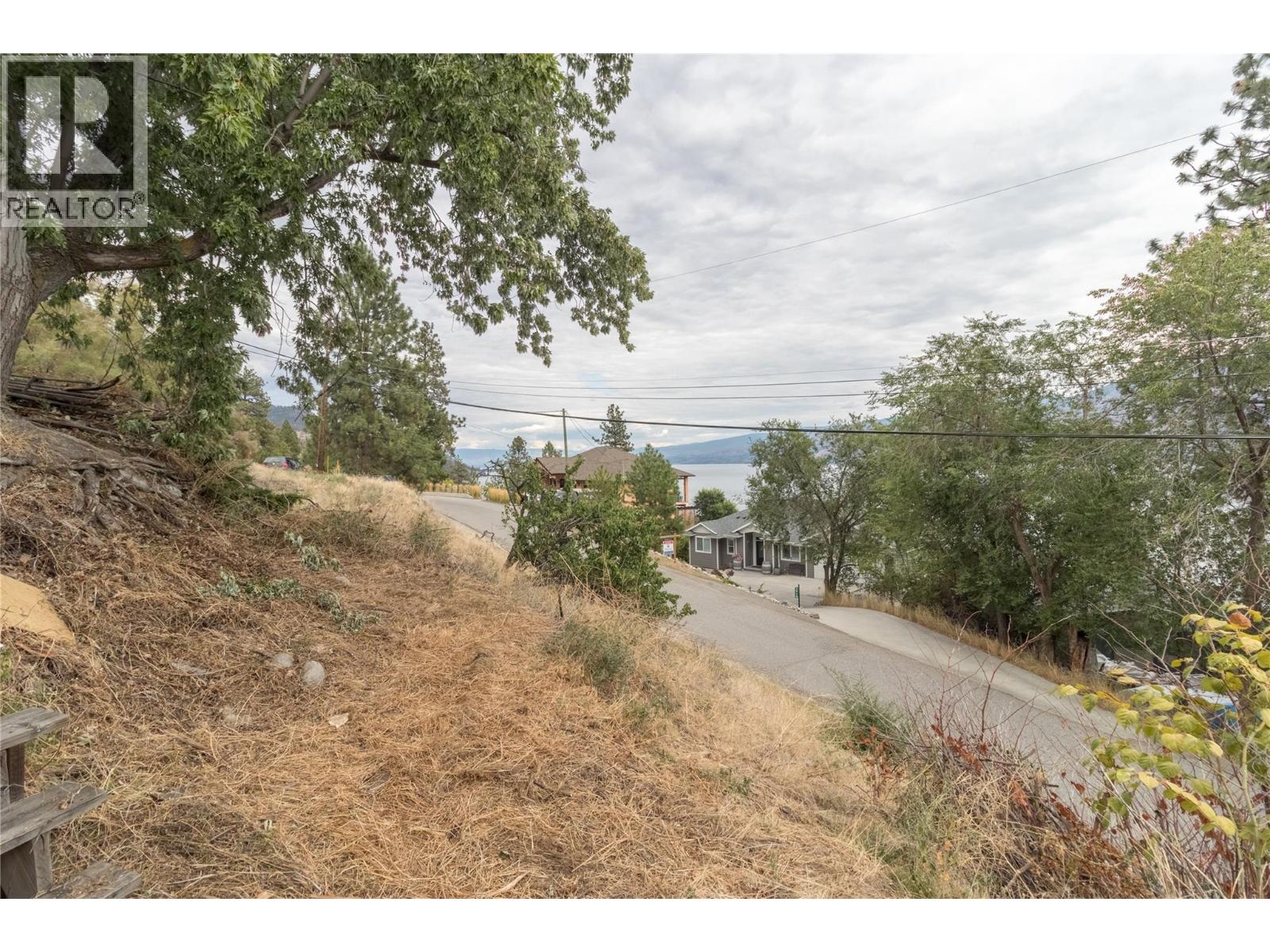  3960 Desert Pines Avenue, Peachland