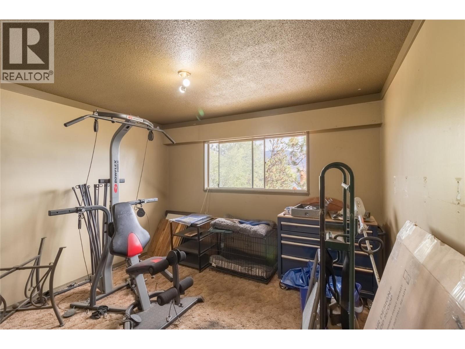  3960 Desert Pines Avenue, Peachland