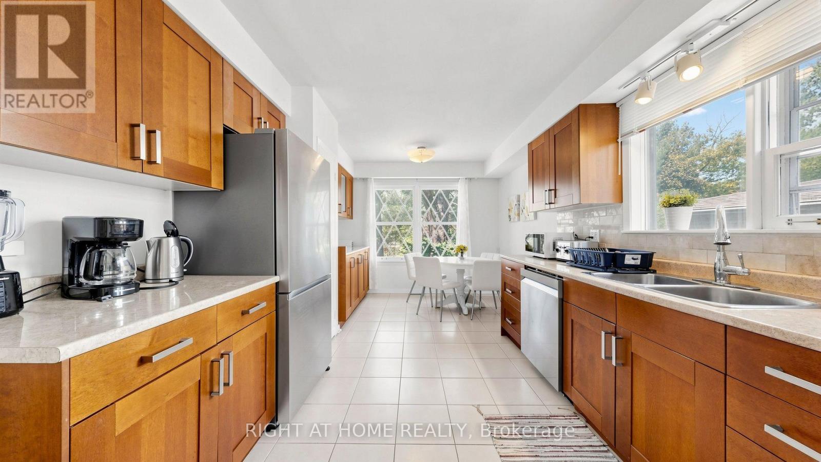 7 THE LINKS ROAD - Image 10