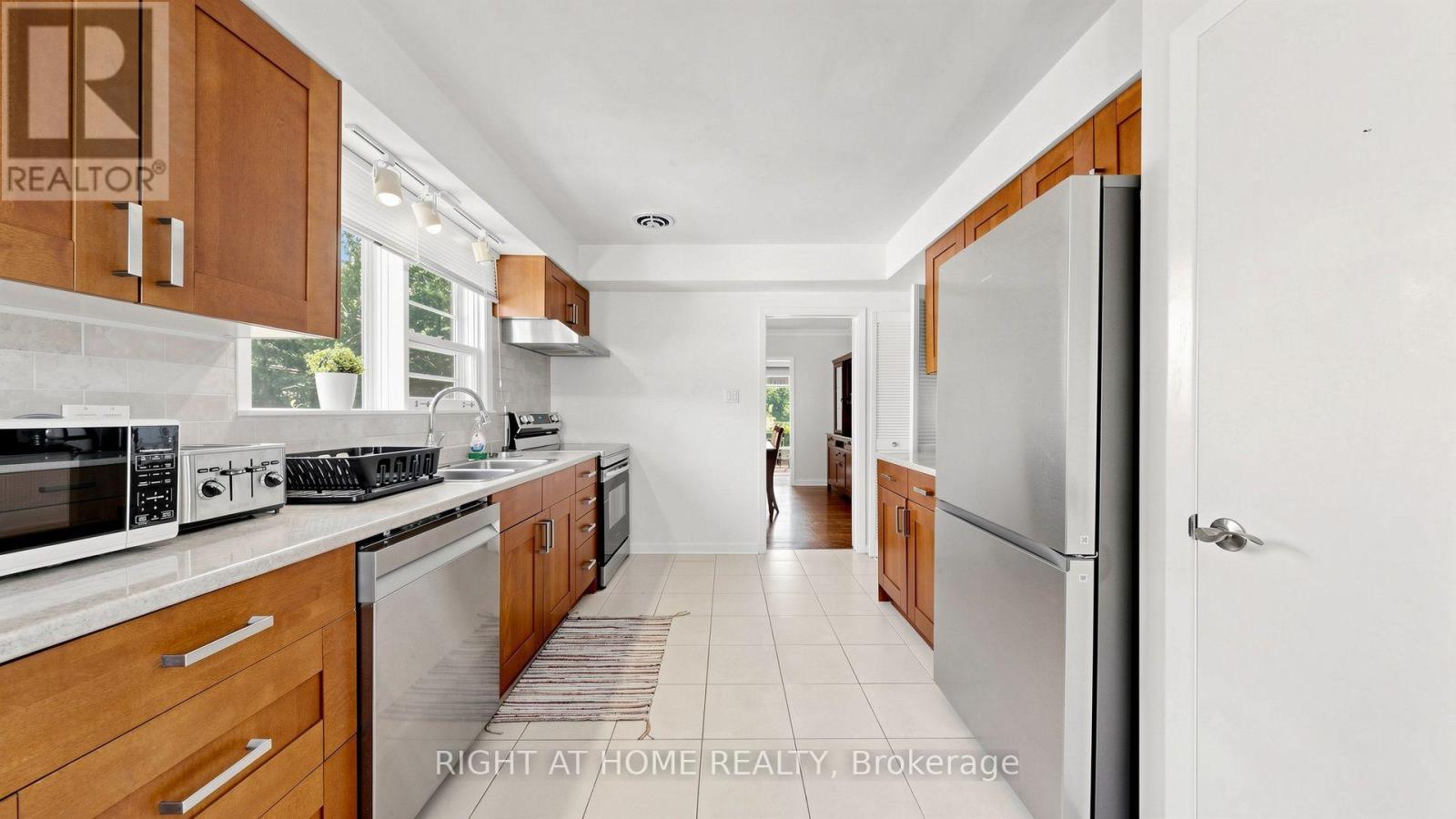 7 THE LINKS ROAD - Image 12