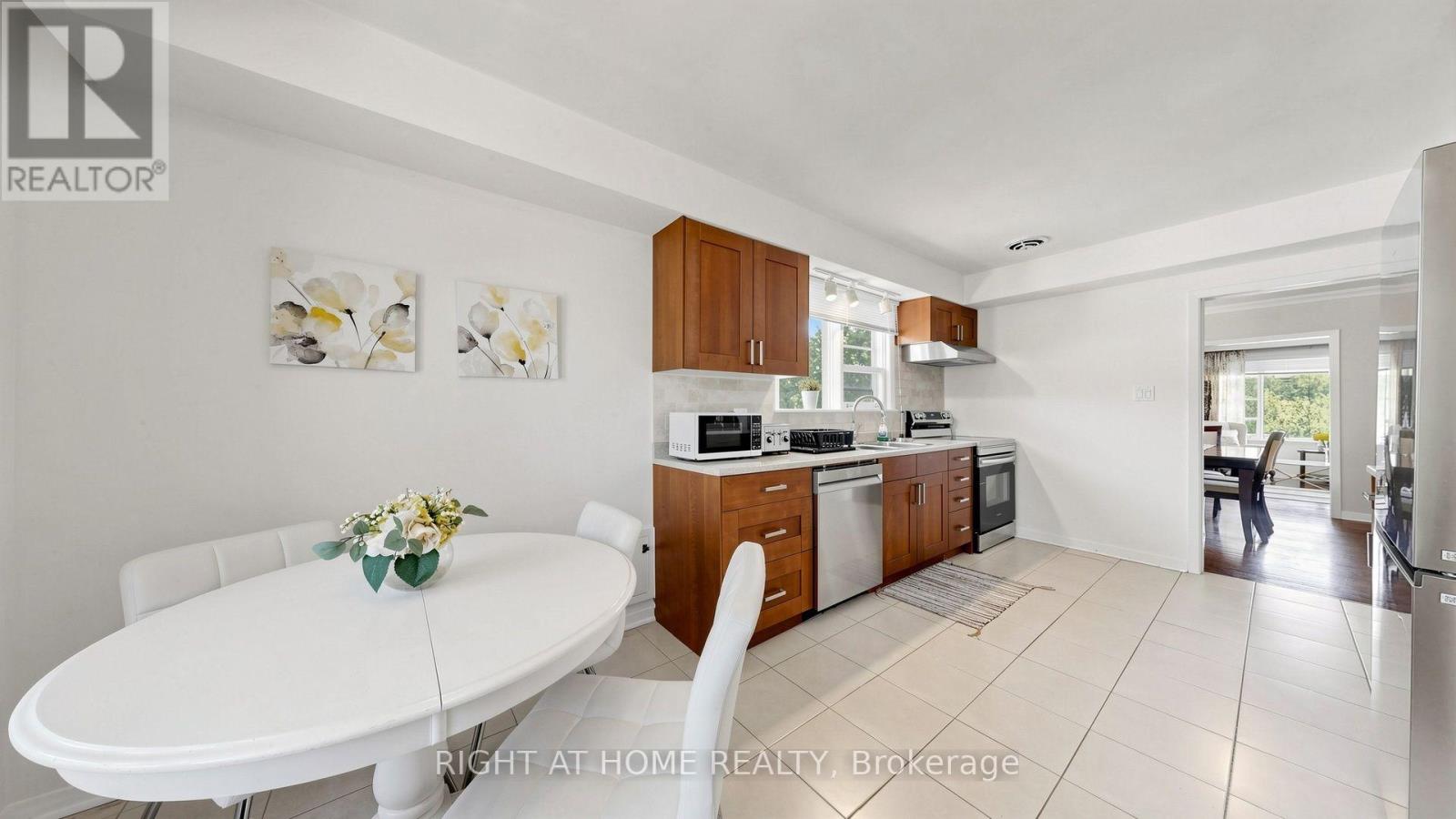 7 THE LINKS ROAD - 13
