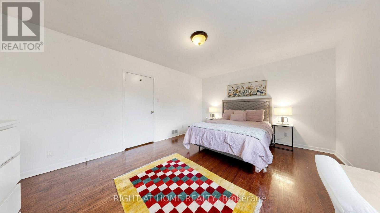 7 THE LINKS ROAD - 16