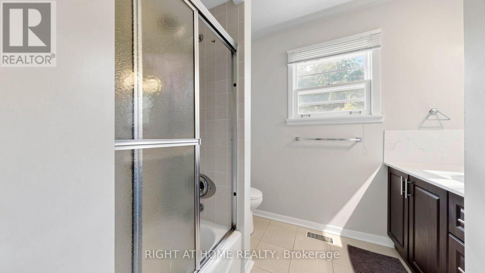 7 THE LINKS ROAD - Image 23