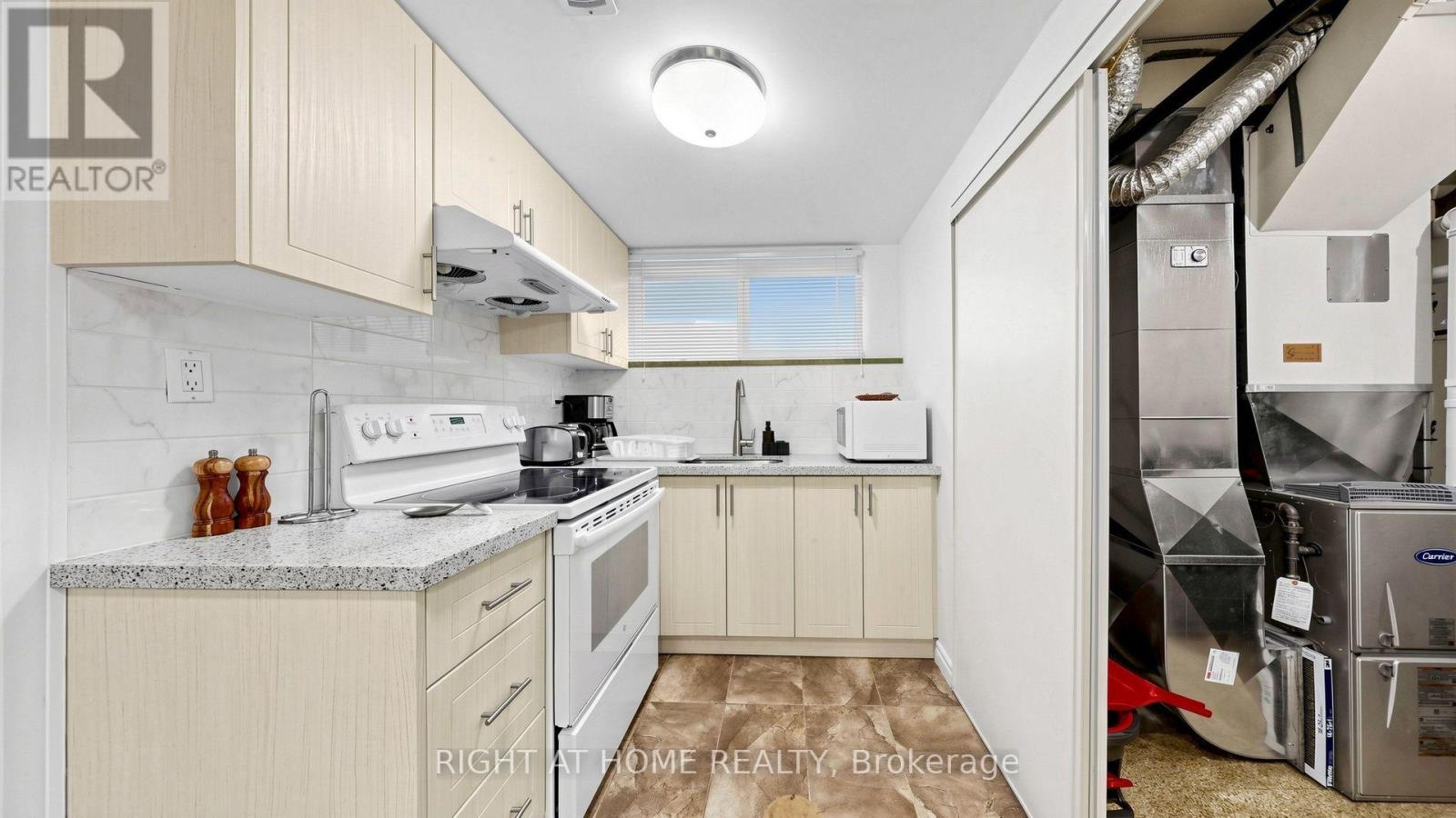 7 THE LINKS ROAD - 35