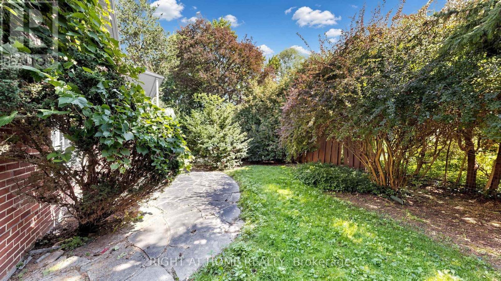 7 THE LINKS ROAD - 33