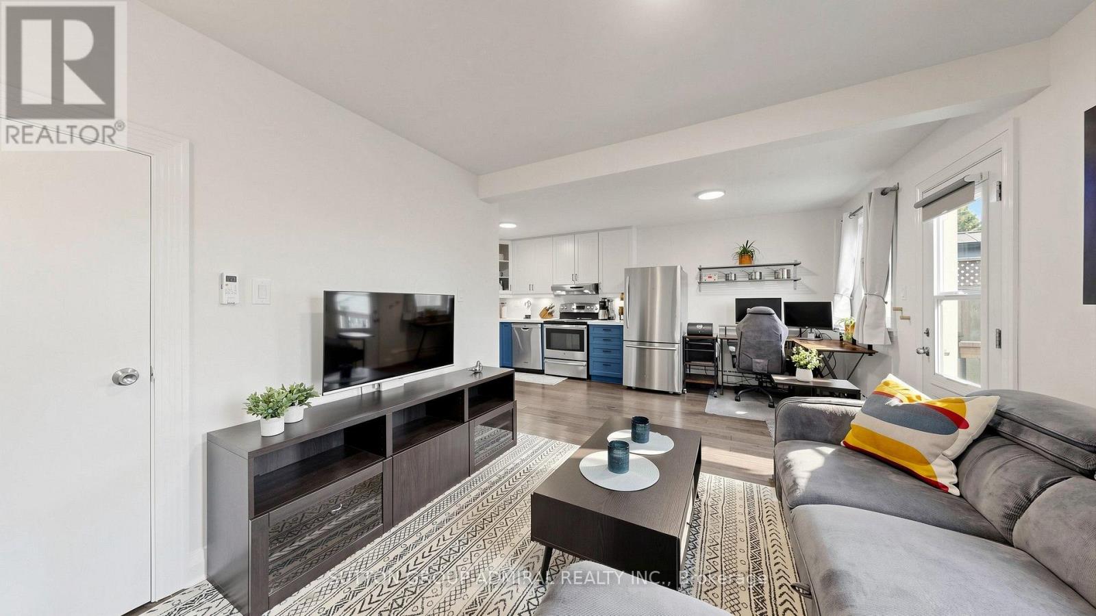 12 LAXIS AVENUE - 16