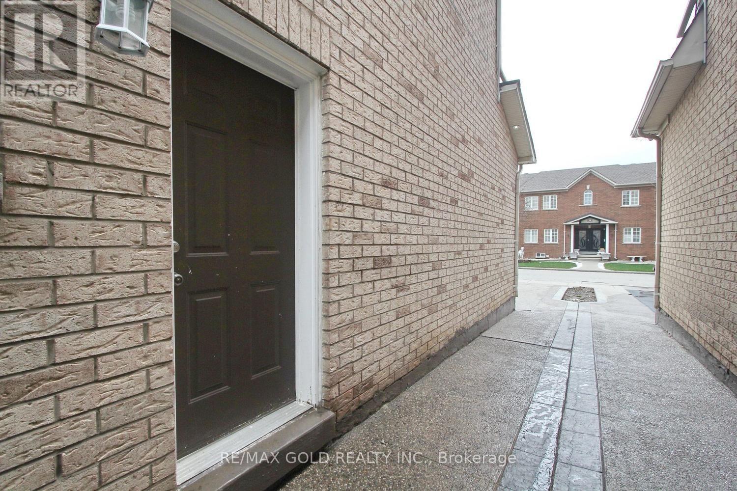 15 YOUNGESTAR TRAIL, Brampton (Bram East) — photo 3
