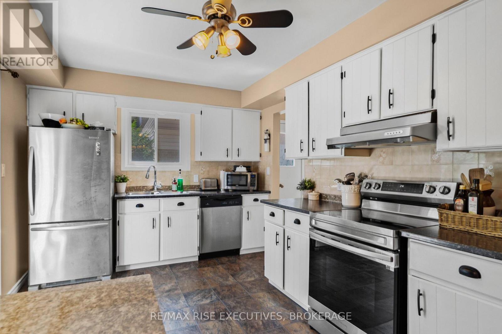149 GRENADIER DRIVE - 12
