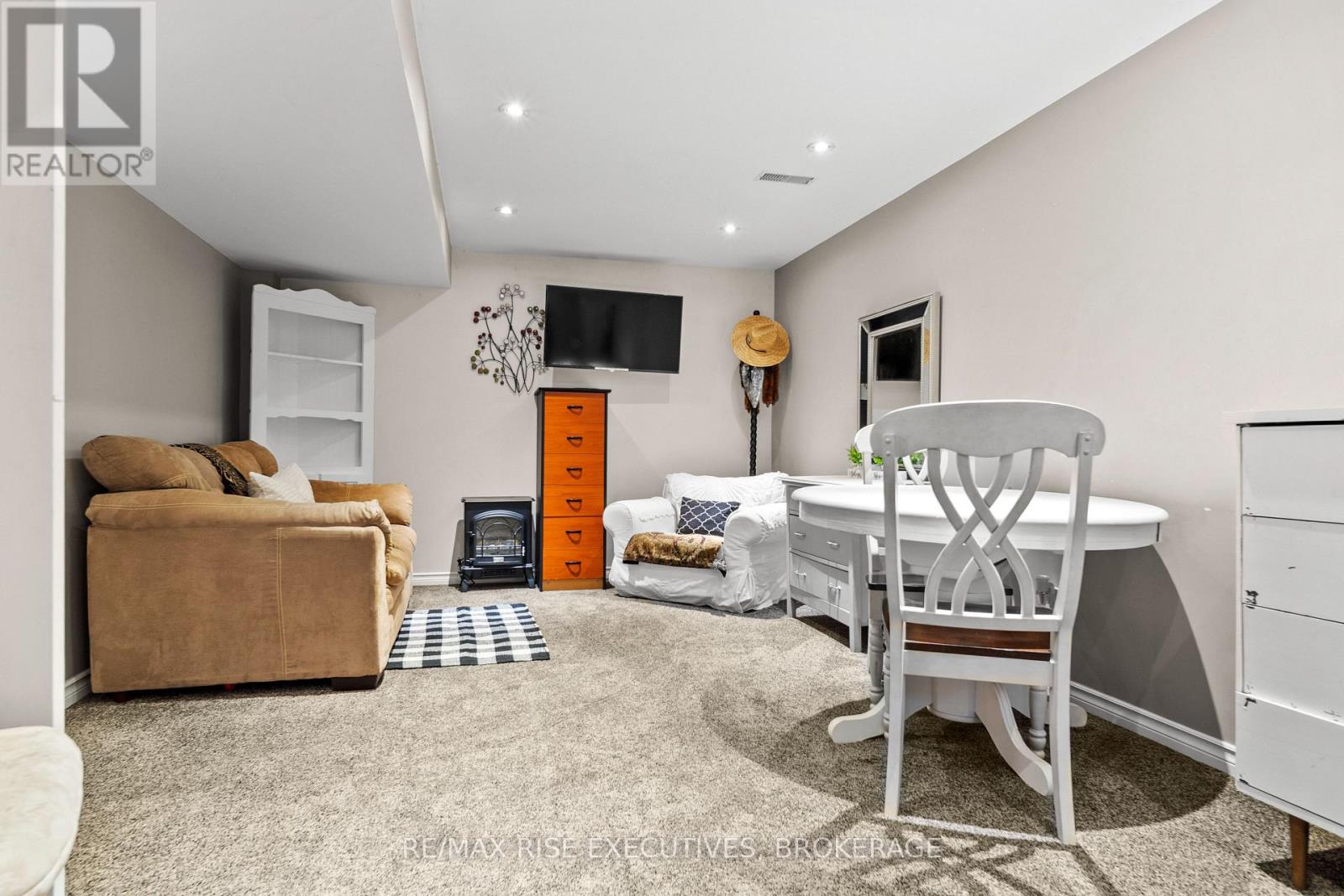 149 GRENADIER DRIVE - Image 28