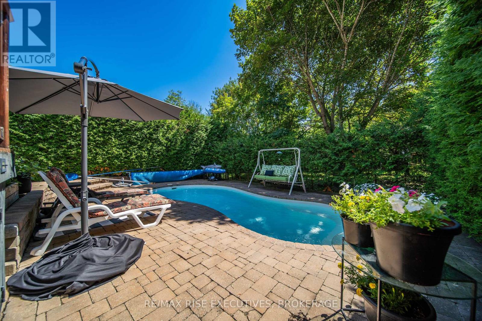 149 GRENADIER DRIVE - 32