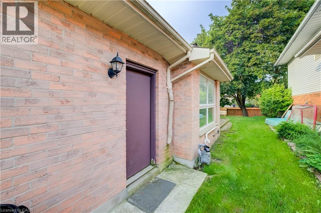 135 BRIERDALE Drive — photo 2