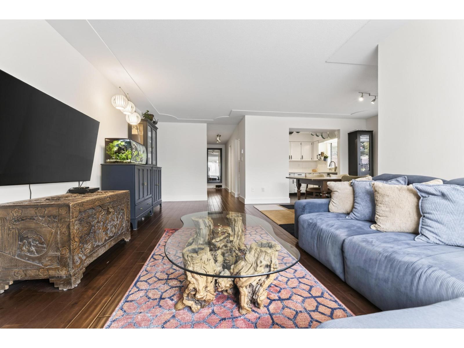 102 1424 MARTIN STREET, White Rock