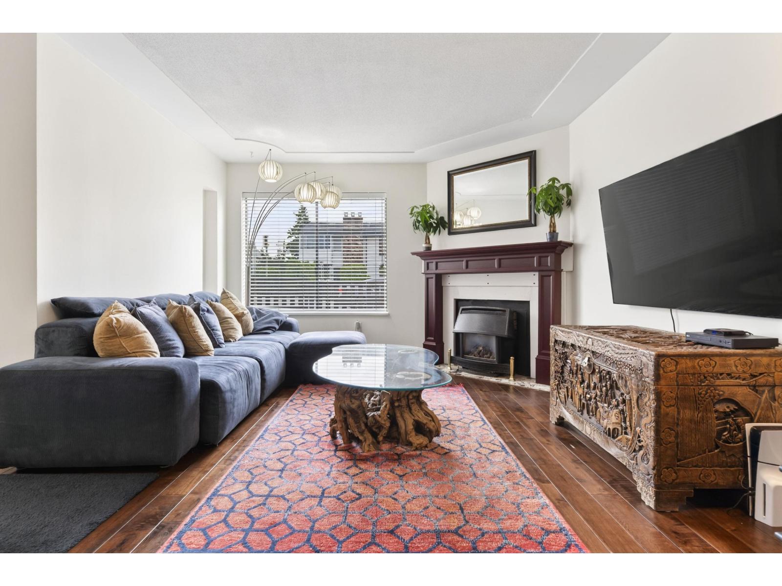 102 1424 MARTIN STREET, White Rock