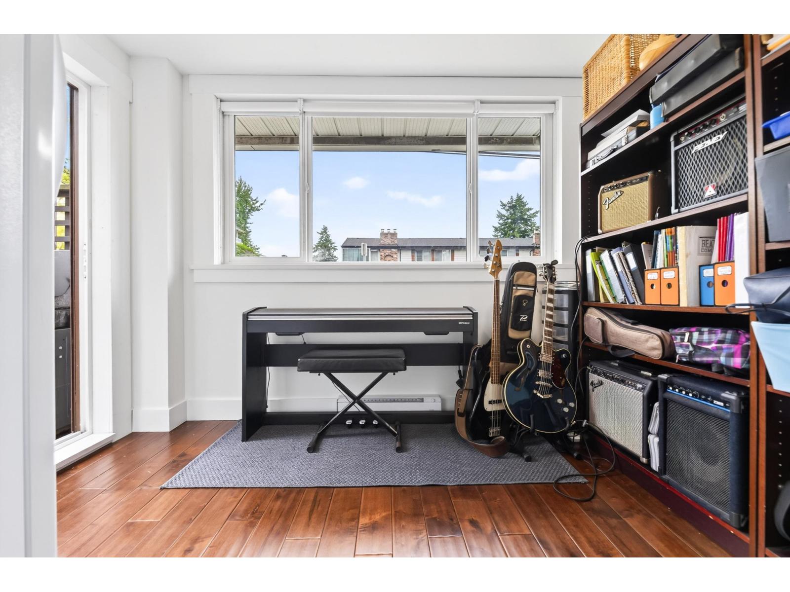 102 1424 MARTIN STREET, White Rock