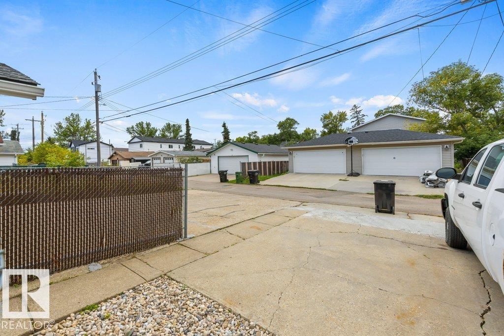 10418 154 ST NW - 45