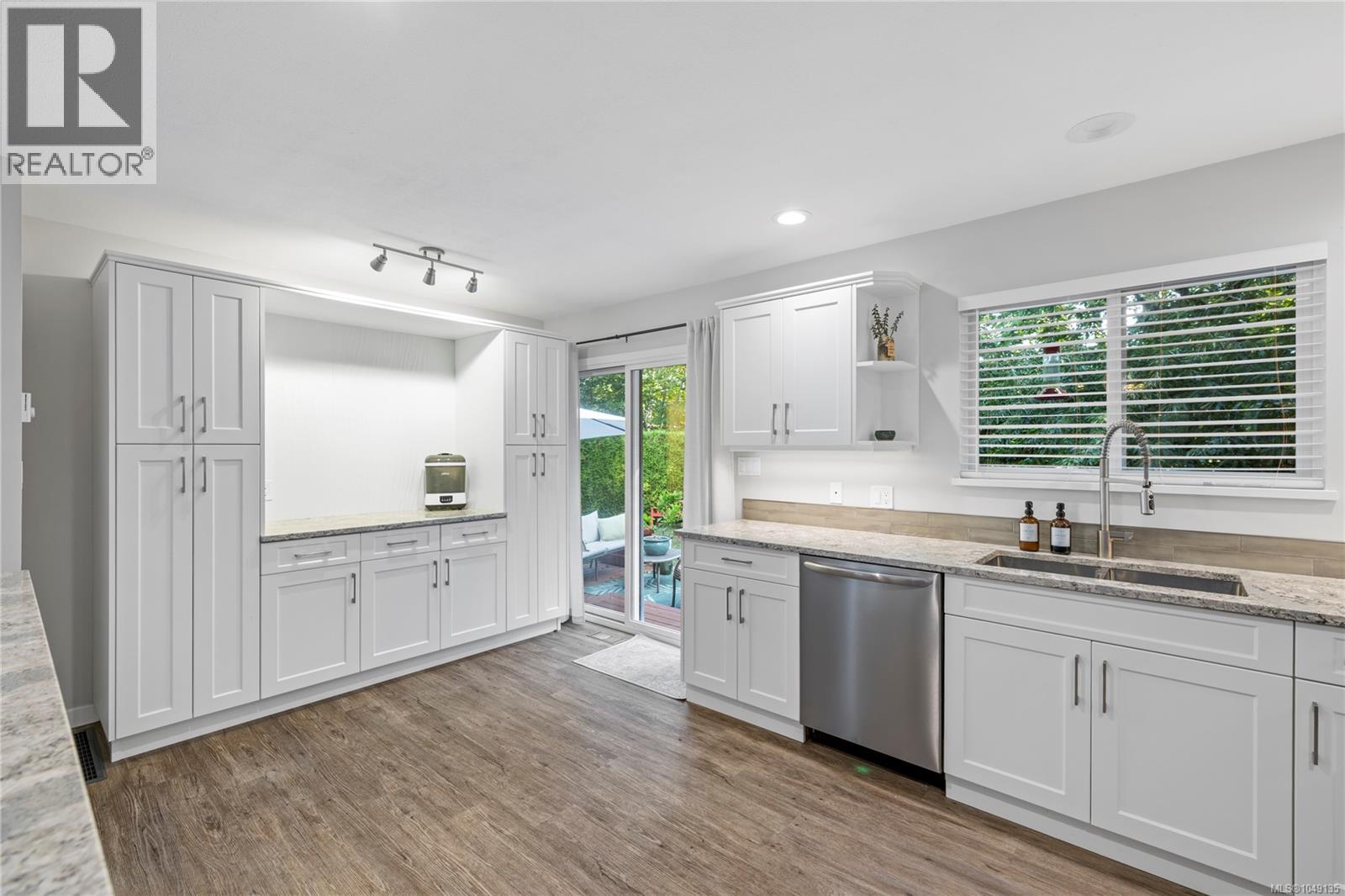 1564 Hurford Ave - 17