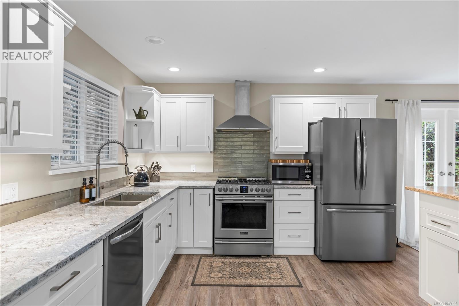 1564 Hurford Ave - 3