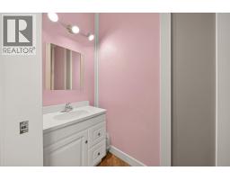 2100 Balmer Drive, Elkford, BC V0B1H0 Photo 12