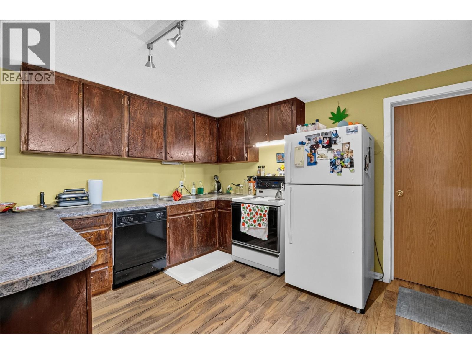 355 & 357 Gwyer Street - 22