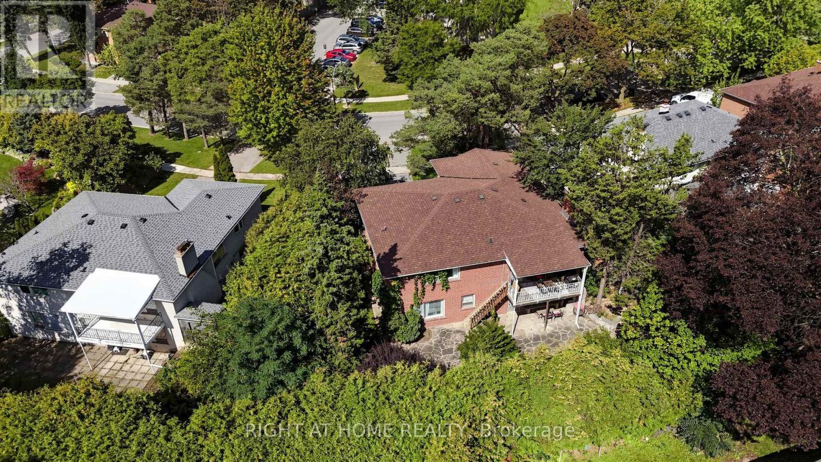 7 THE LINKS ROAD - 41