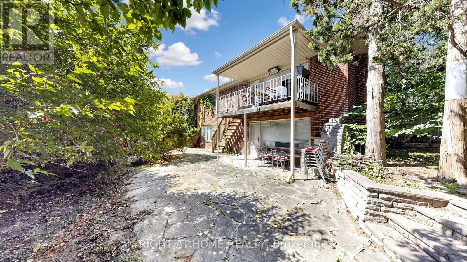 7 THE LINKS ROAD - 42