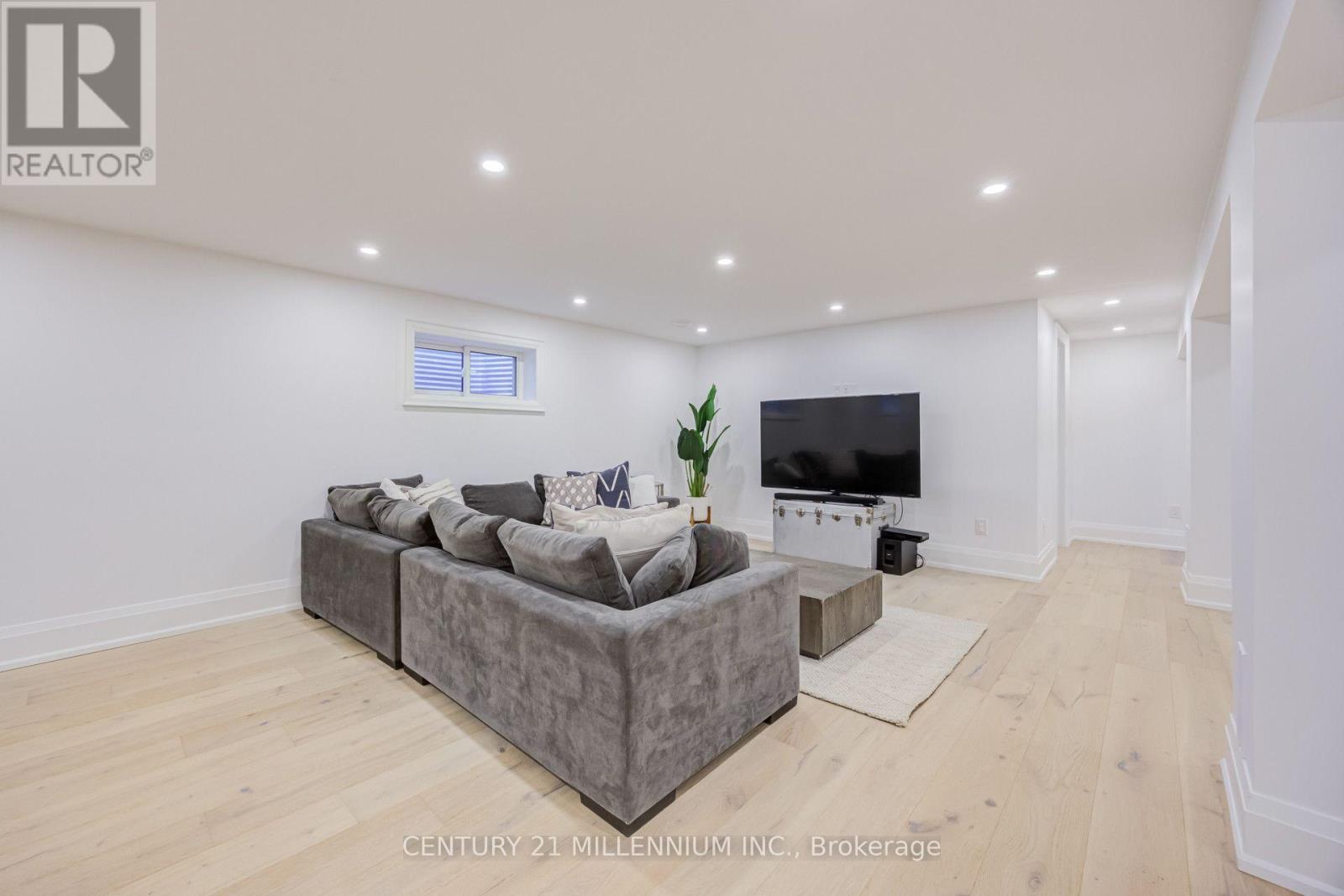 17 AUTUMN DRIVE - Image 26