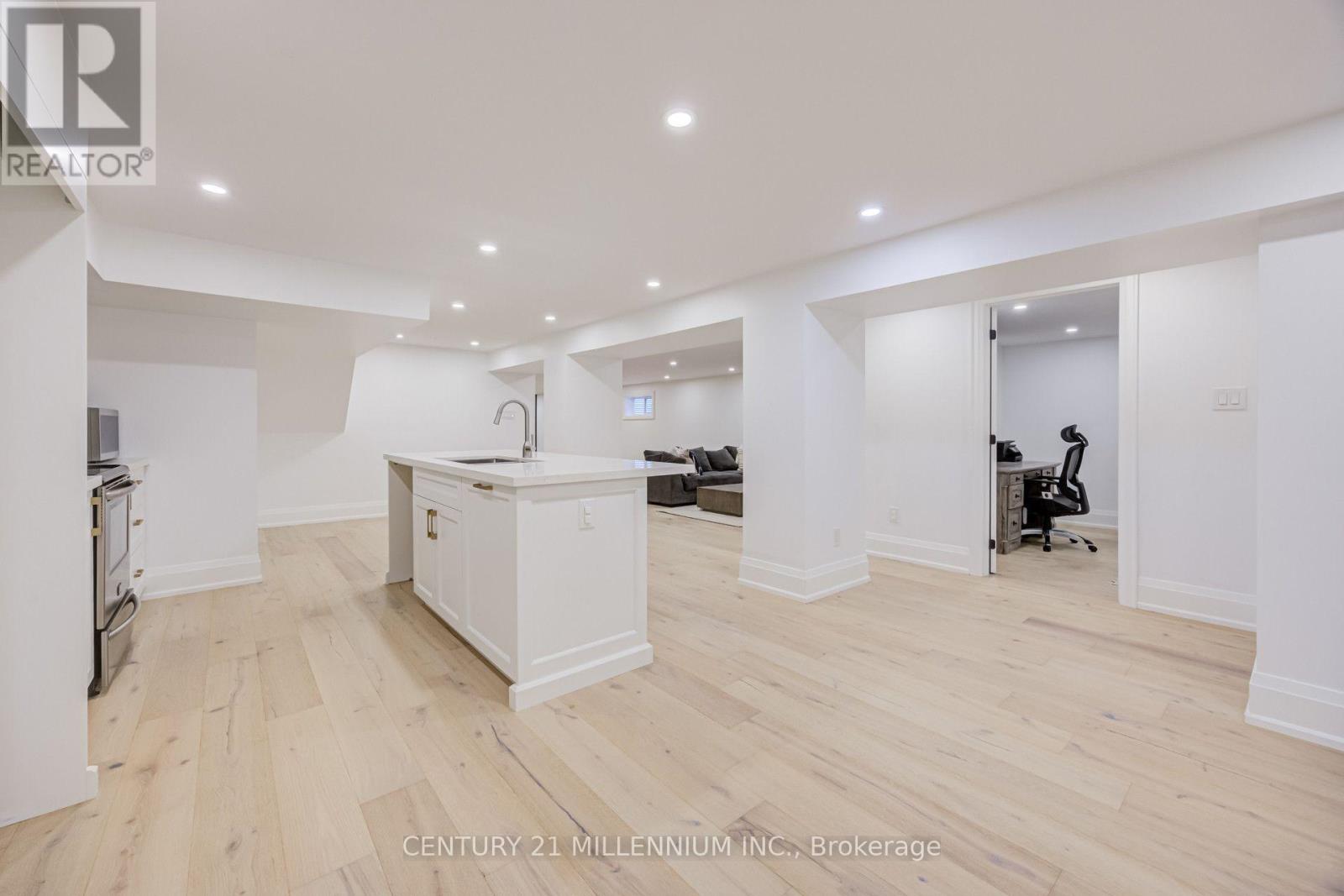 17 AUTUMN DRIVE - Image 31