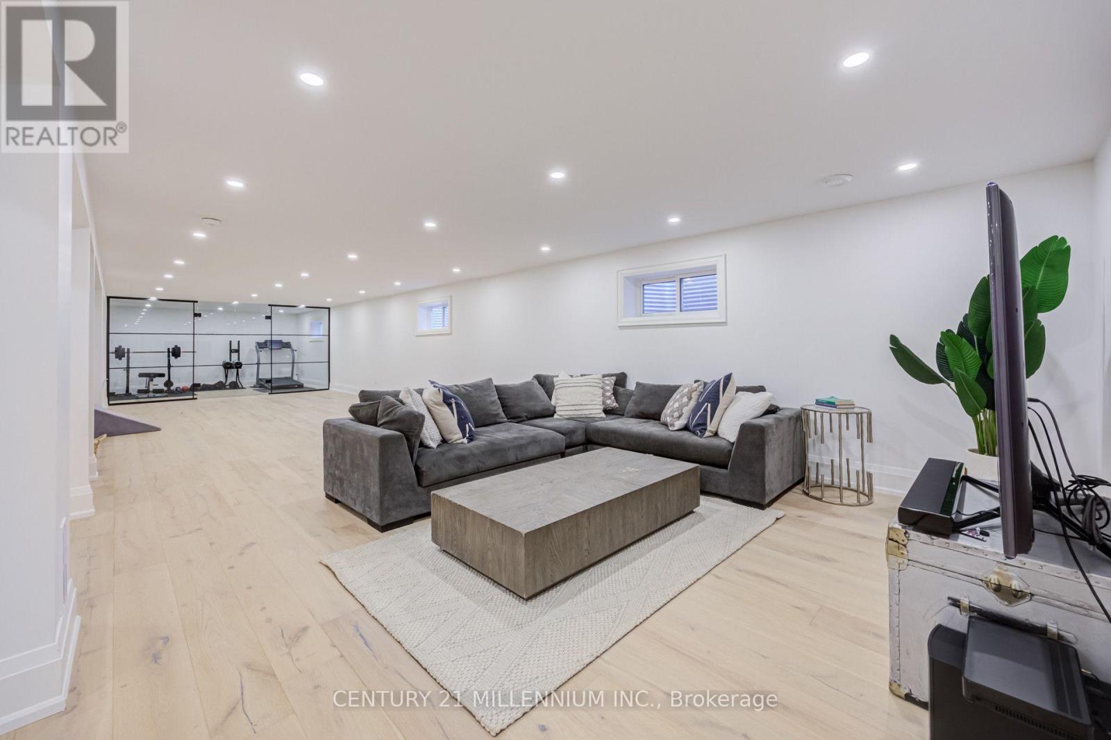 17 AUTUMN DRIVE - Image 28