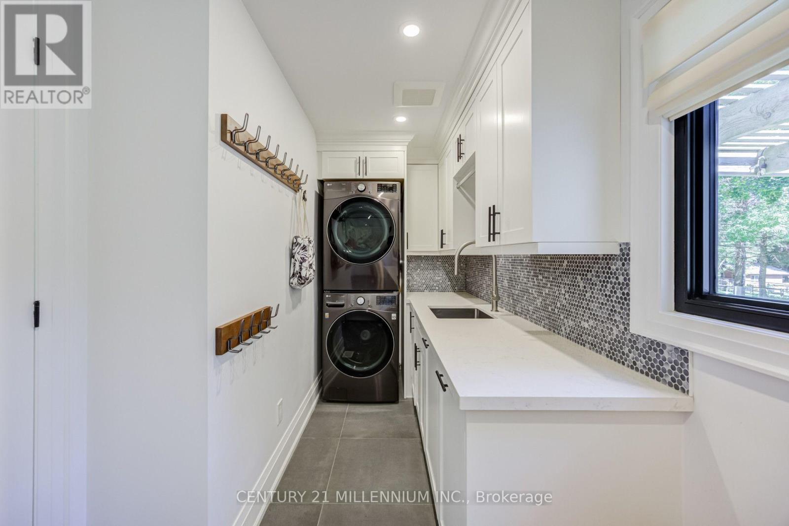 17 AUTUMN DRIVE - Image 42