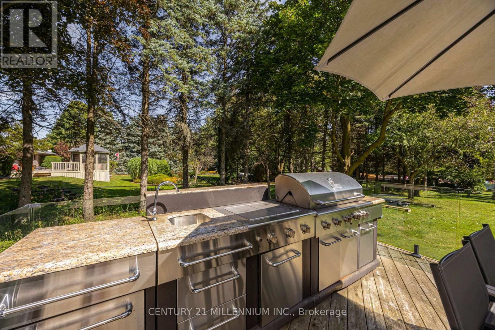 17 AUTUMN DRIVE - Image 45