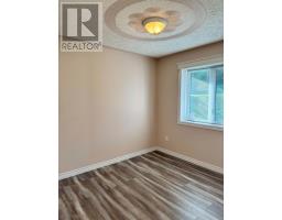 228 Main Street North thumbnail 32