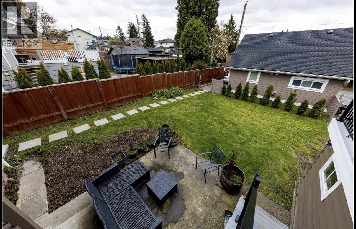 235 W 27TH STREET, North Vancouver — photo 2