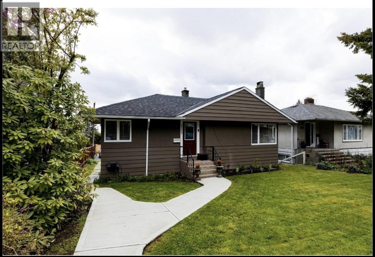235 W 27TH STREET, North Vancouver — photo 1