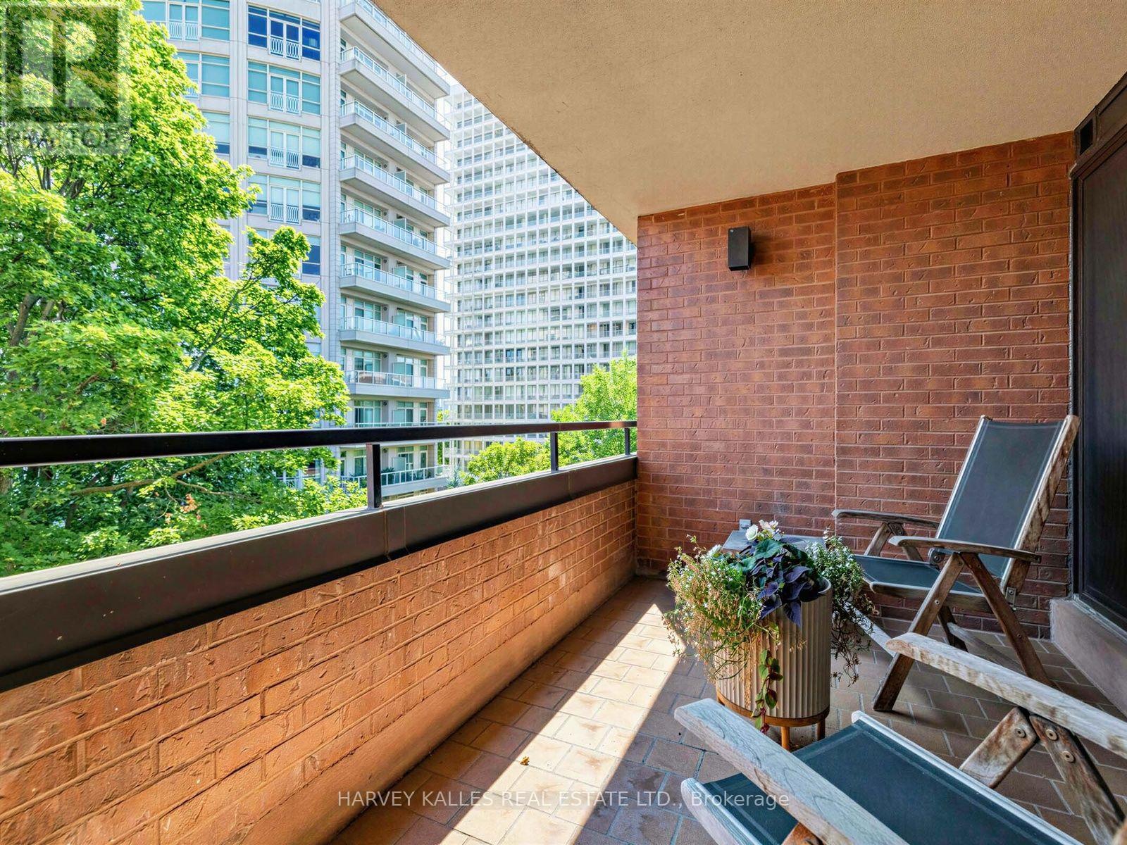 #404 349 ST. CLAIR AVENUE W - 27