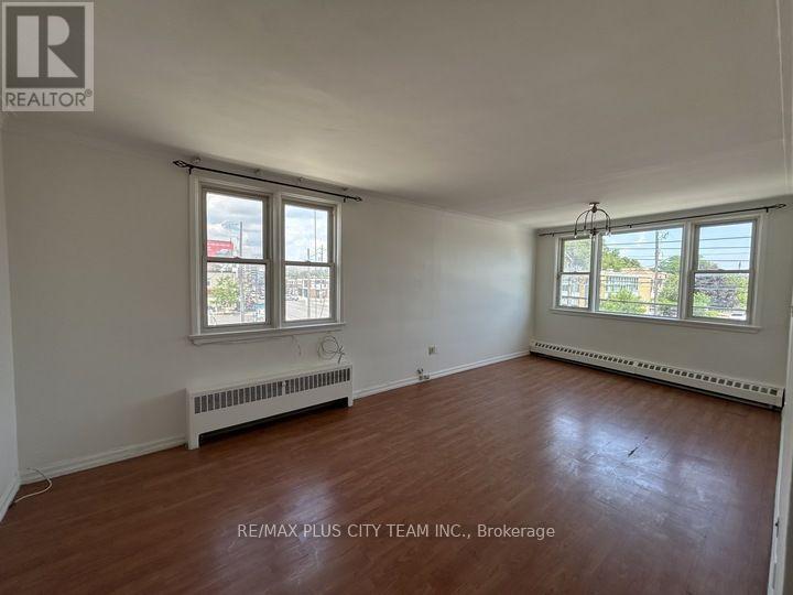 Photo of 3432 Bathurst Street