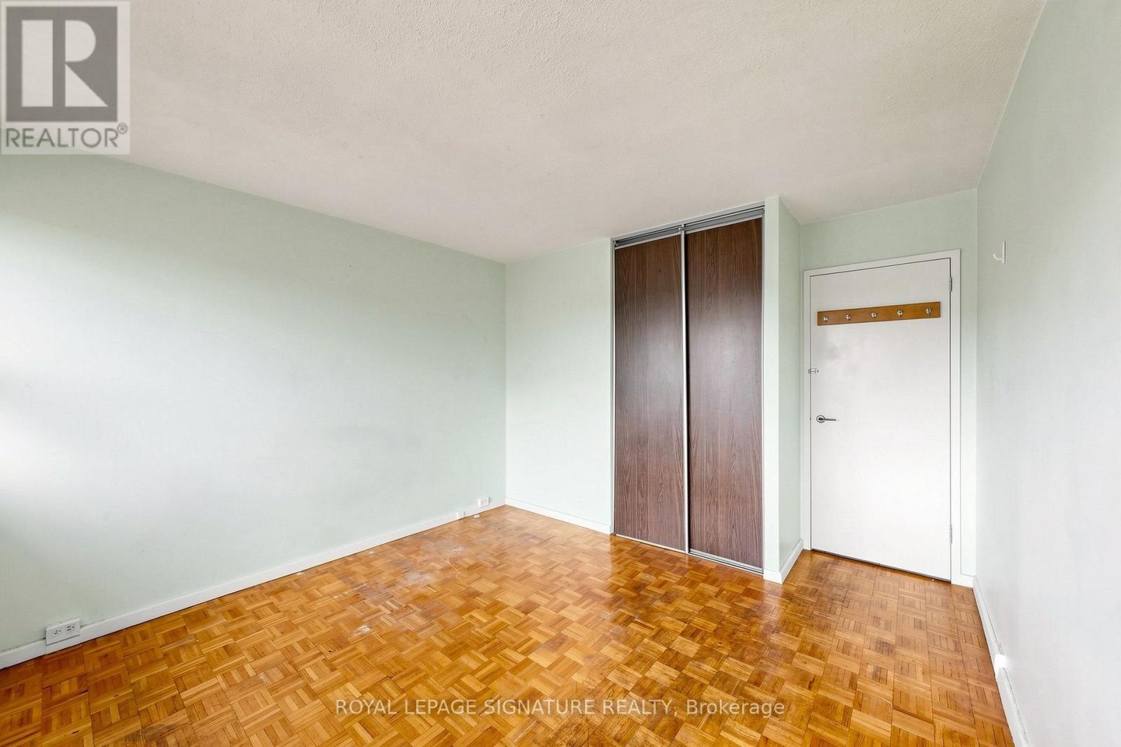 #411 100 LEEWARD GLENWAY - 15