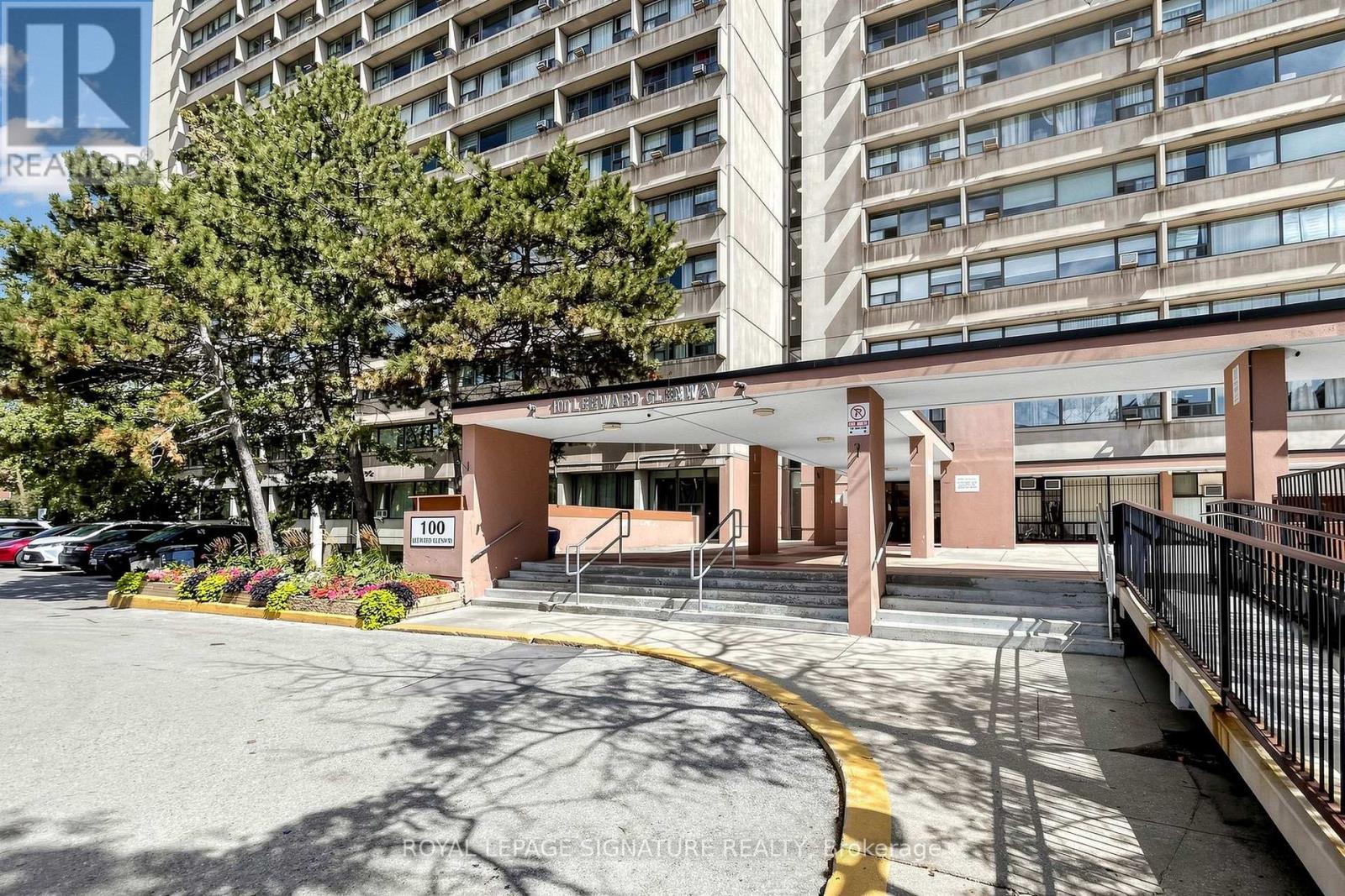 #411 100 LEEWARD GLENWAY - 22