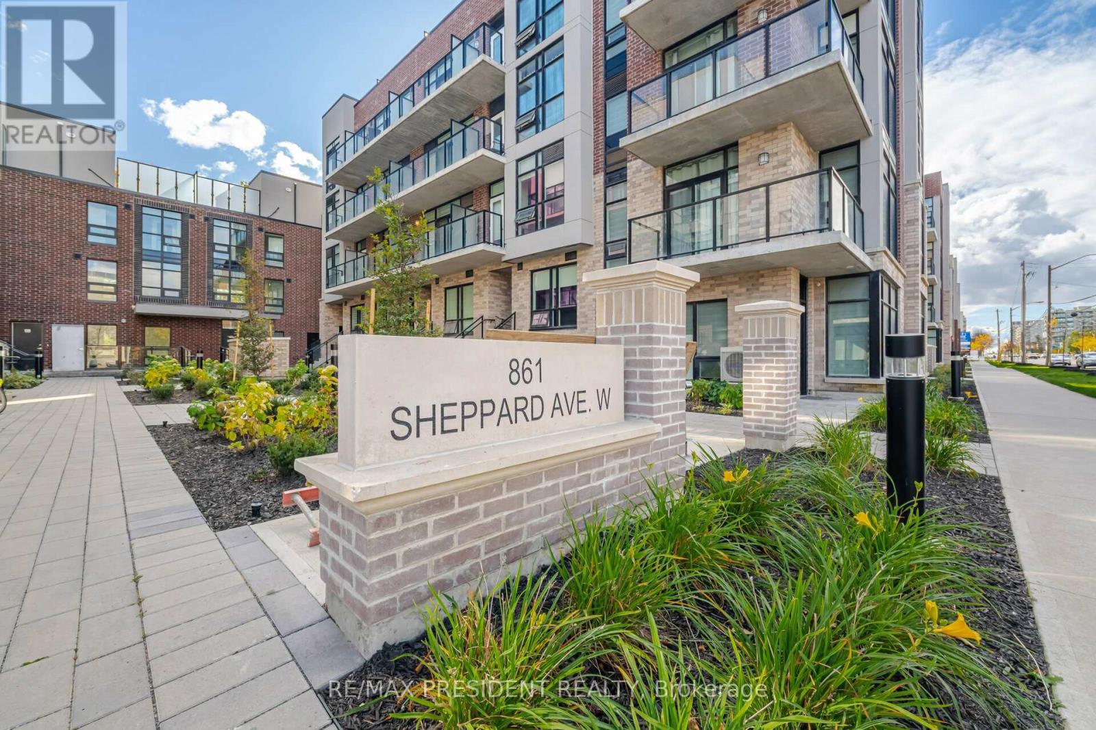 Photo of 861 Sheppard Avenue