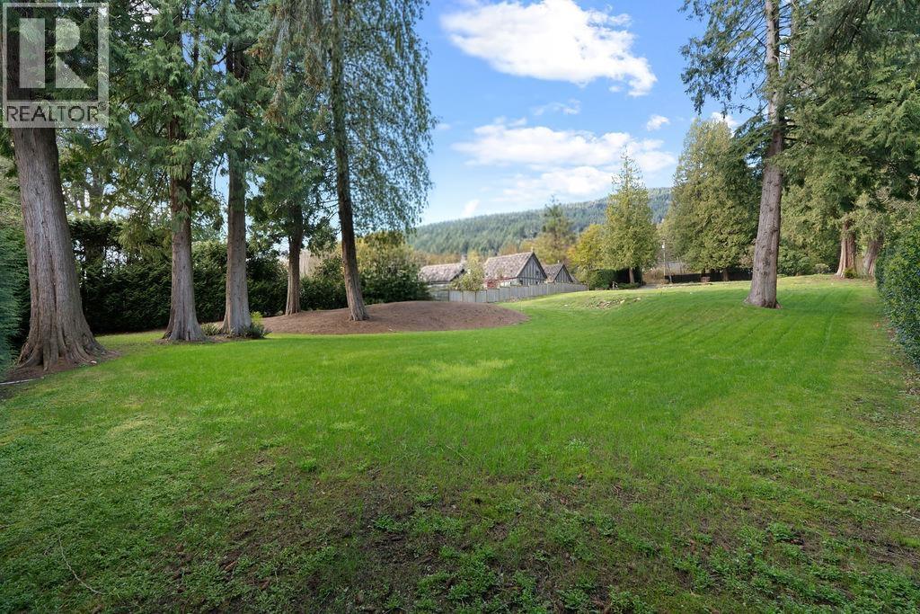 2976 PALMERSTON AVENUE, West Vancouver