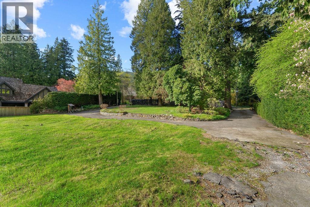 2976 PALMERSTON AVENUE, West Vancouver